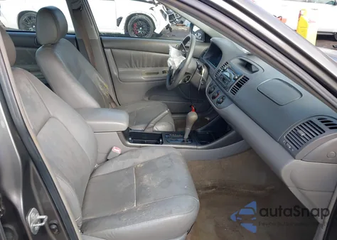 2004 Toyota Camry Le z USA, uszkodzony, nr VIN 4T1BE32K44U874405